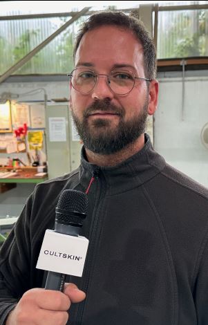 Square Plastic Flag, Classic, Small